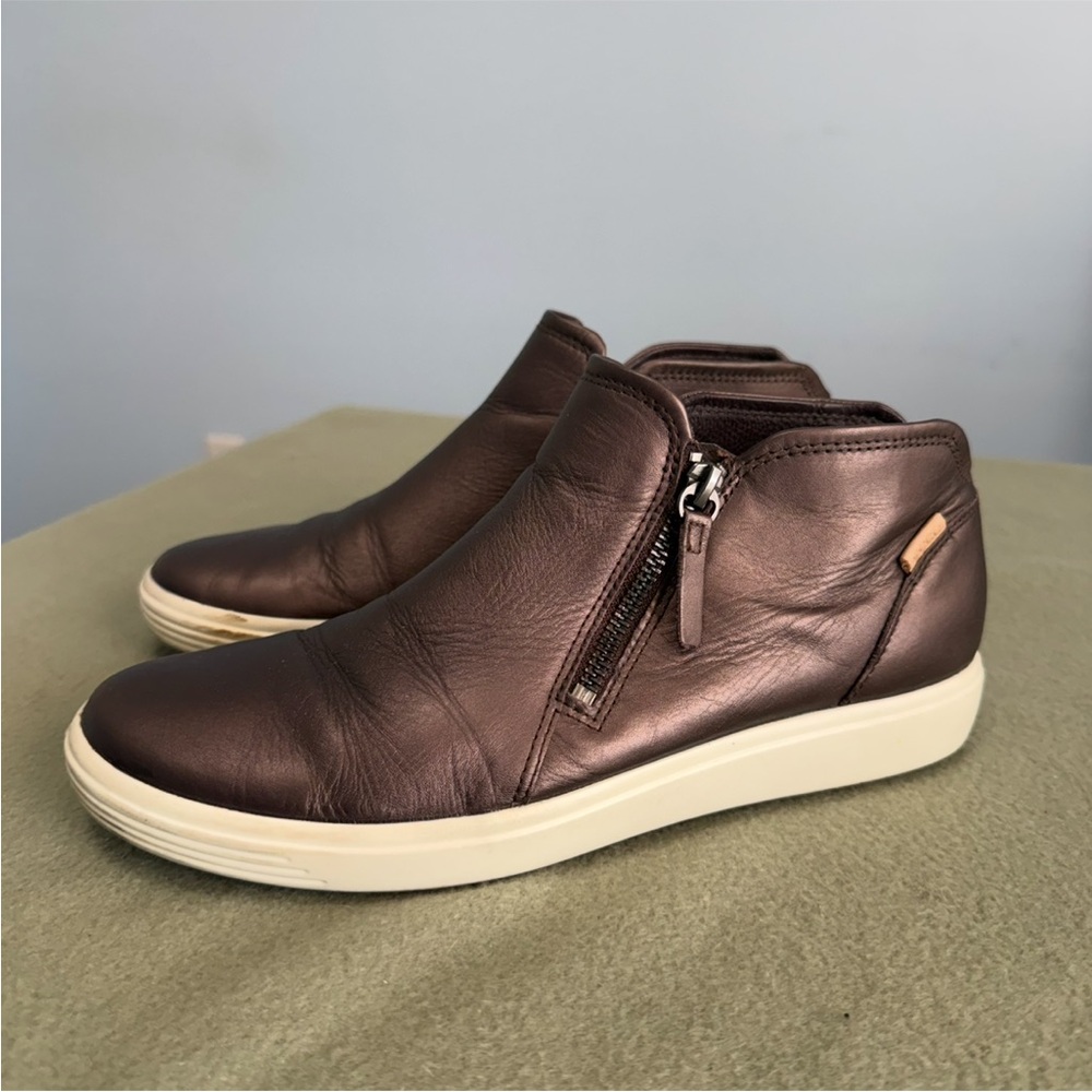 ECCO Soft 7 Low Bootie‎ Women 40 Purple Metallic Leather Zip Sneaker Size US 9